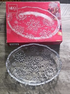 Mikasa Clear Glass Oval Snowflake Platter